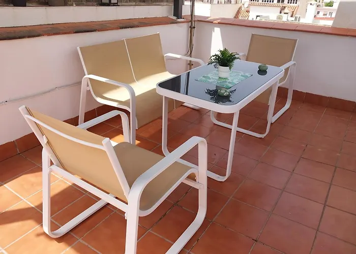 Apartamento ático Acogedor, Céntrico Y A 2 Min De La Playa.