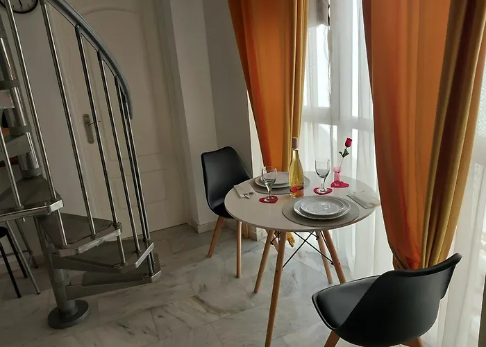 ático Acogedor, Céntrico Y A 2 Min De La Playa.