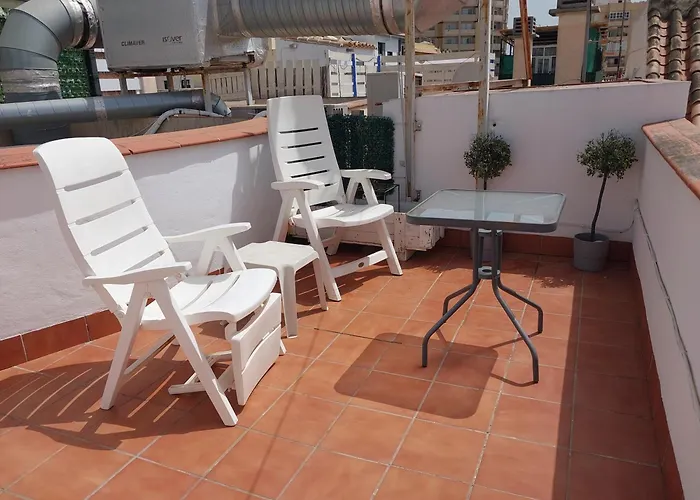 Apartamento ático Acogedor, Céntrico Y A 2 Min De La Playa. *