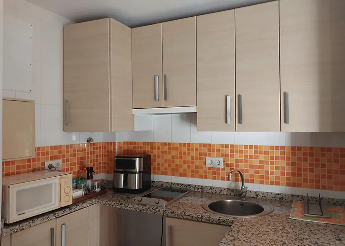 Apartamento ático Acogedor, Céntrico Y A 2 Min De La Playa. *